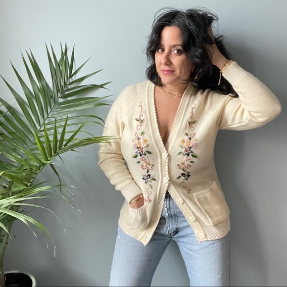 Vintage Lambswool Embroidered Cardigan NWOT - Picture 7 of 11